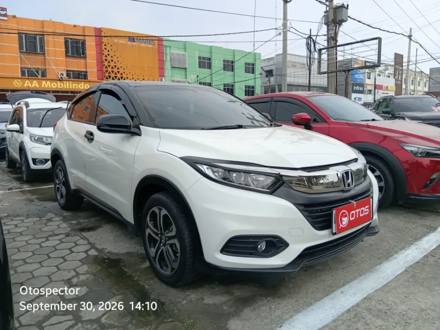 Foto Mobil Bekas Kanan Depan Honda HR-V 1.5 E tahun 2021