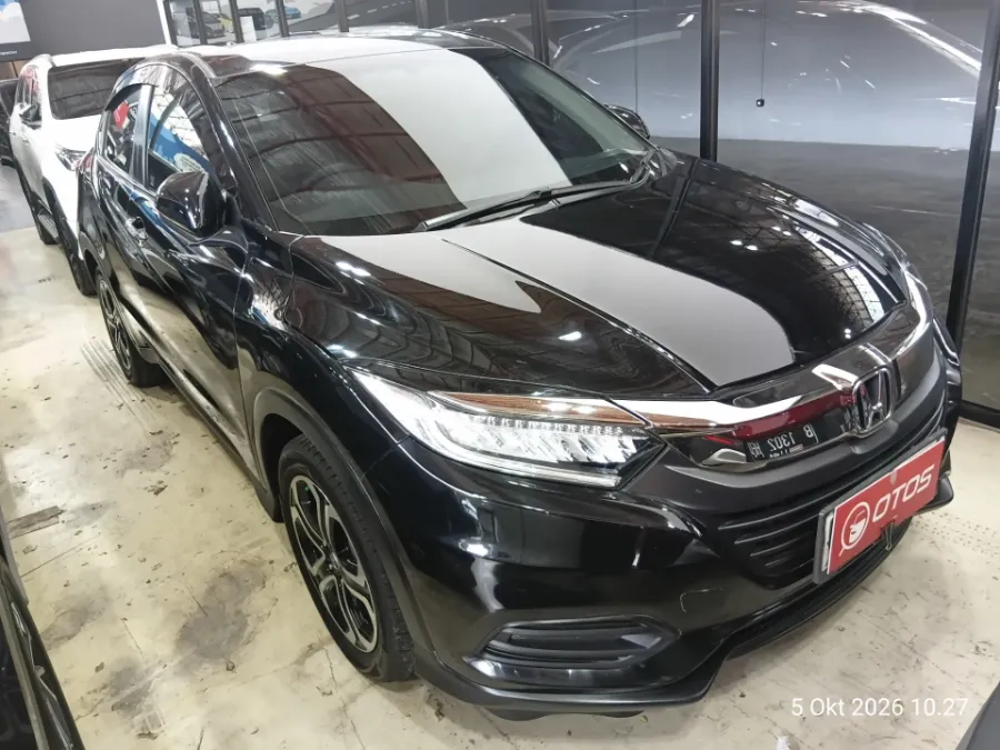 Foto Mobil Bekas Kanan Depan Honda HR-V 1.5 E tahun 2021