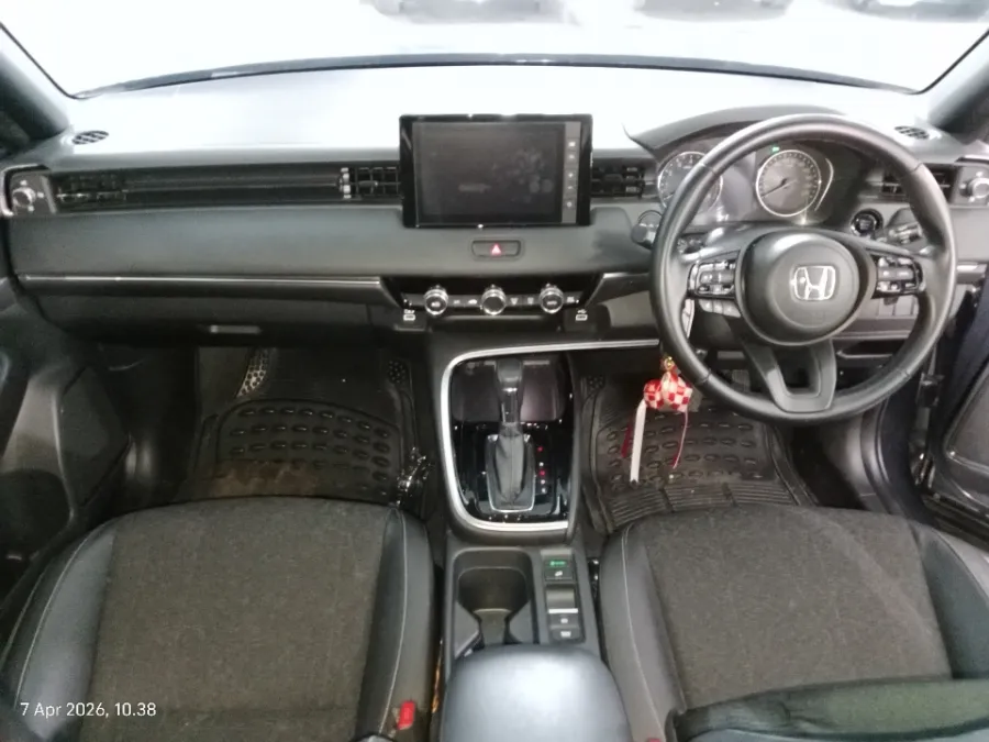 Foto Mobil Bekas Dashboard Honda HR-V 1.5 E tahun 2022