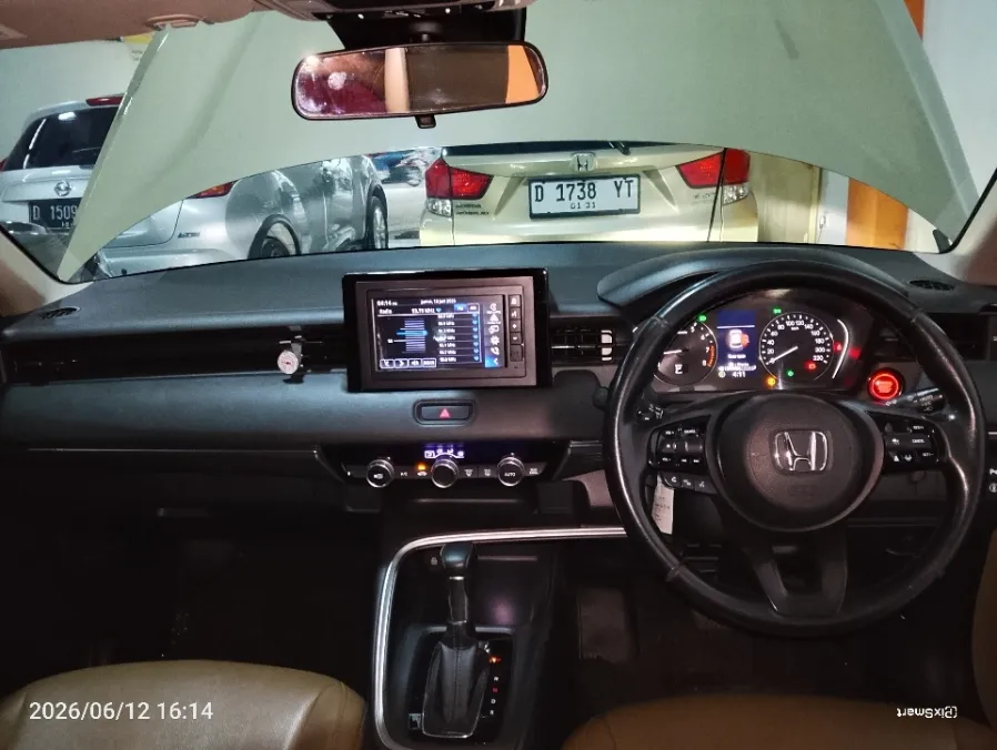 Foto Mobil Bekas Dashboard Honda HR-V 1.5 E tahun 2022