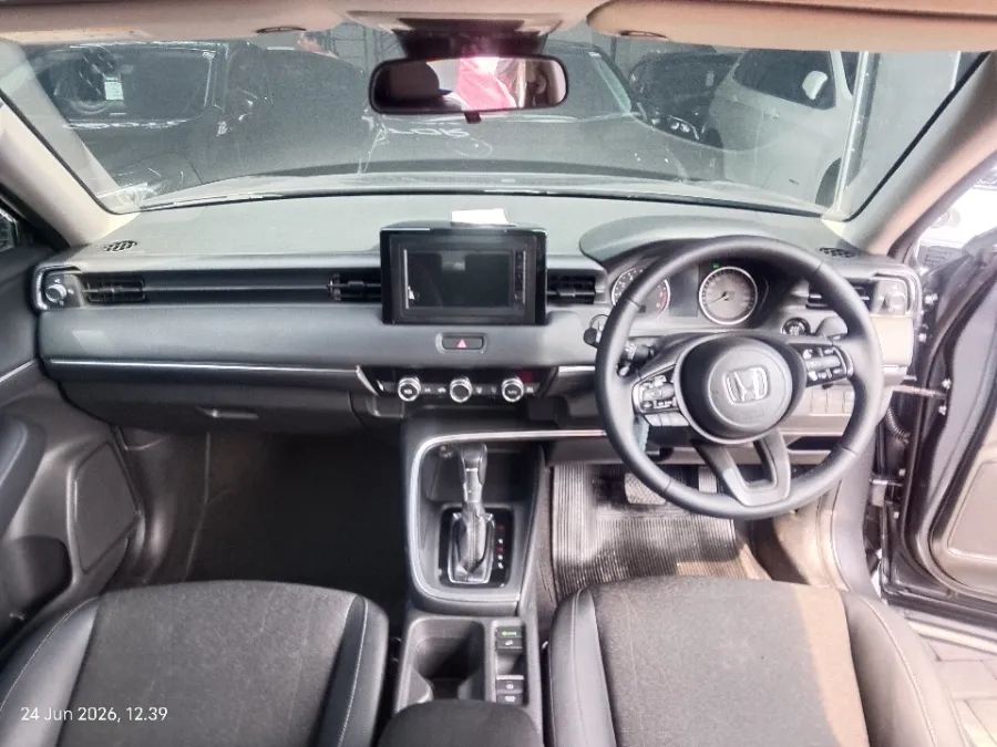 Foto Mobil Bekas Dashboard Honda HR-V 1.5 E tahun 2022