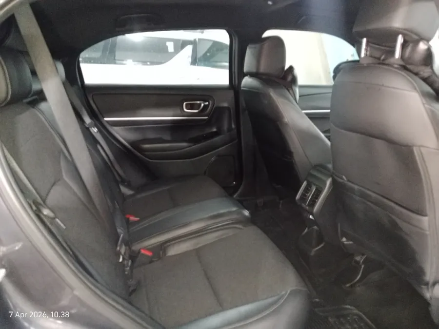 Foto Mobil Bekas Kabin Belakang Honda HR-V 1.5 E tahun 2022