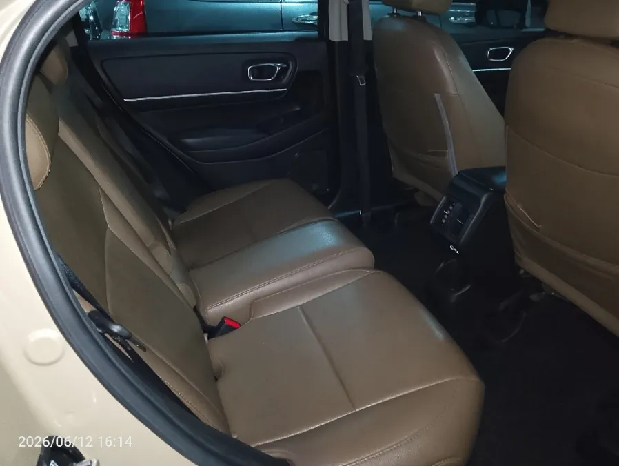 Foto Mobil Bekas Kabin Belakang Honda HR-V 1.5 E tahun 2022