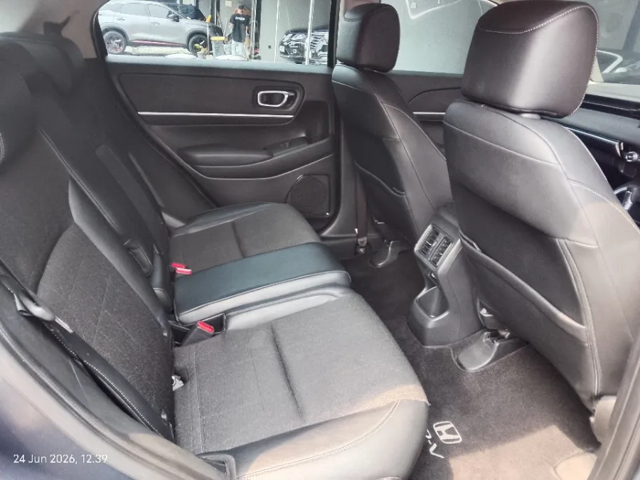 Foto Mobil Bekas Kabin Belakang Honda HR-V 1.5 E tahun 2022