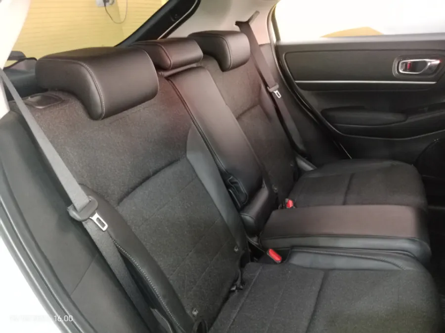 Foto Mobil Bekas Kabin Belakang Honda HR-V 1.5 E tahun 2022