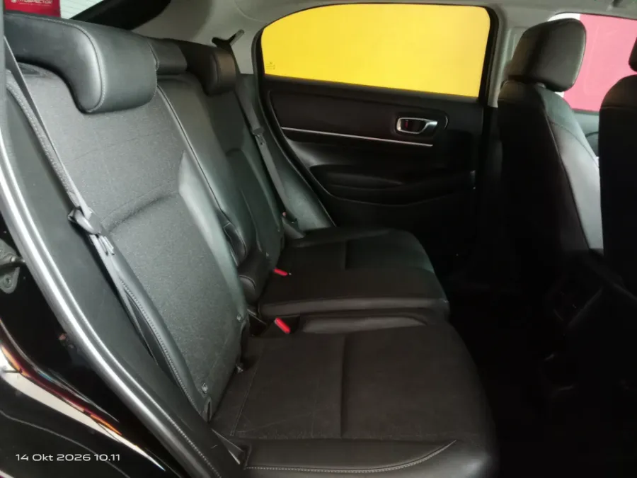 Foto Mobil Bekas Kabin Belakang Honda HR-V 1.5 E tahun 2022