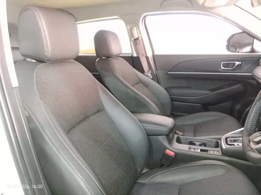Foto Mobil Bekas Kabin Depan Honda HR-V 1.5 E tahun 2022