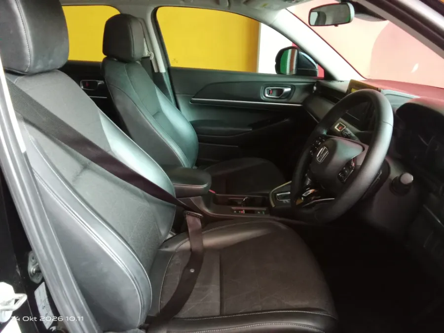 Foto Mobil Bekas Kabin Depan Honda HR-V 1.5 E tahun 2022