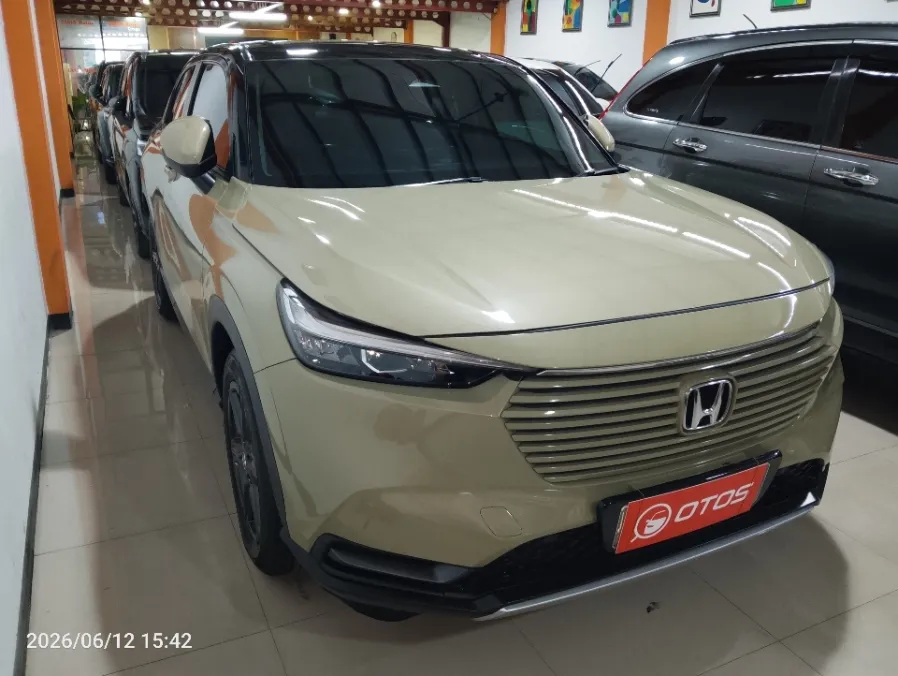 Foto Mobil Bekas Kanan Depan Honda HR-V 1.5 E tahun 2022