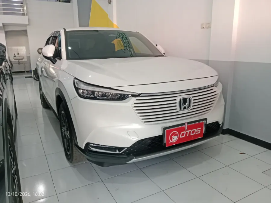 Foto Mobil Bekas Kanan Depan Honda HR-V 1.5 E tahun 2022