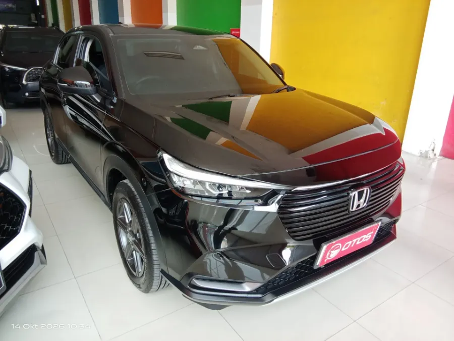 Foto Mobil Bekas Kanan Depan Honda HR-V 1.5 E tahun 2022