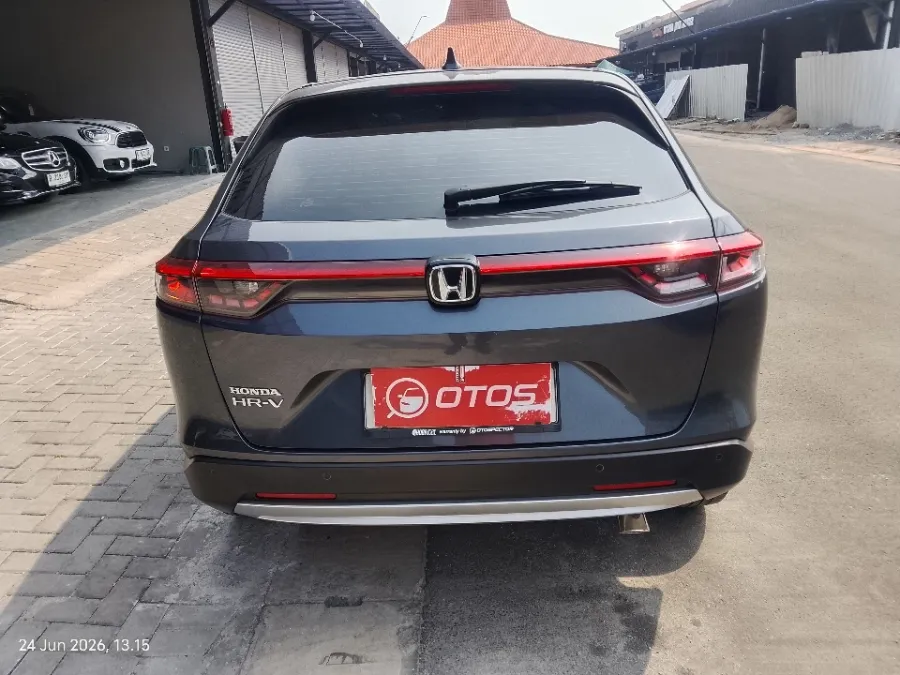 Foto Mobil Bekas Tampak Belakang Honda HR-V 1.5 E tahun 2022