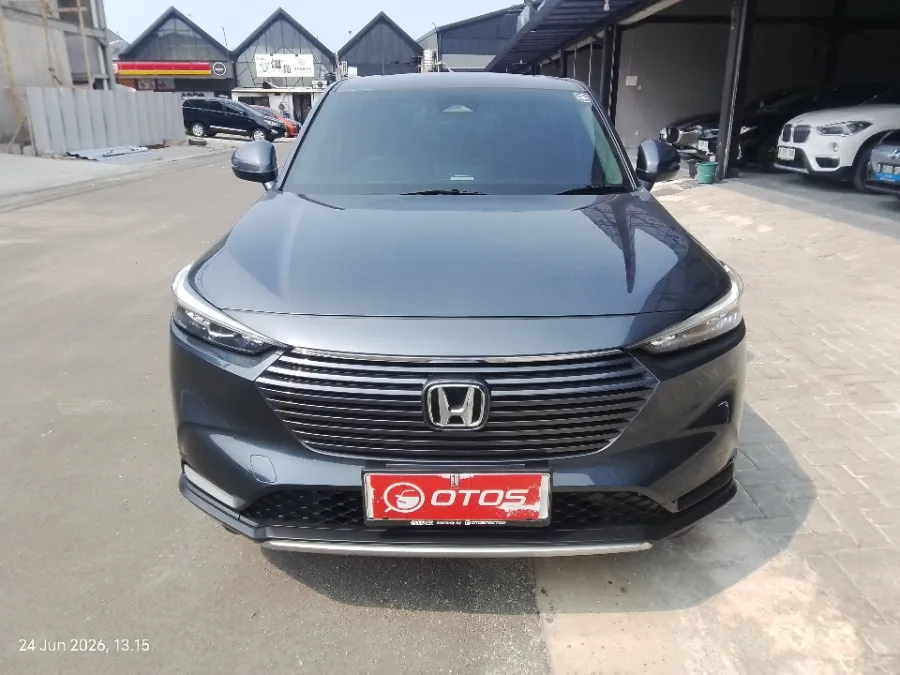 Foto Mobil Bekas Tampak Depan Honda HR-V 1.5 E tahun 2022