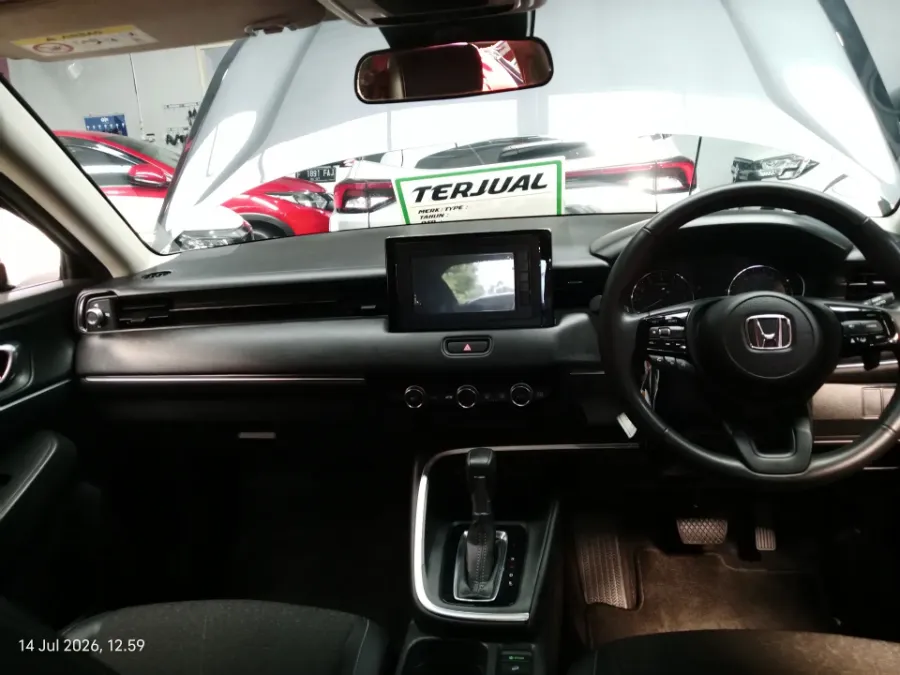 Foto Mobil Bekas Dashboard Honda HR-V 1.5 E tahun 2023