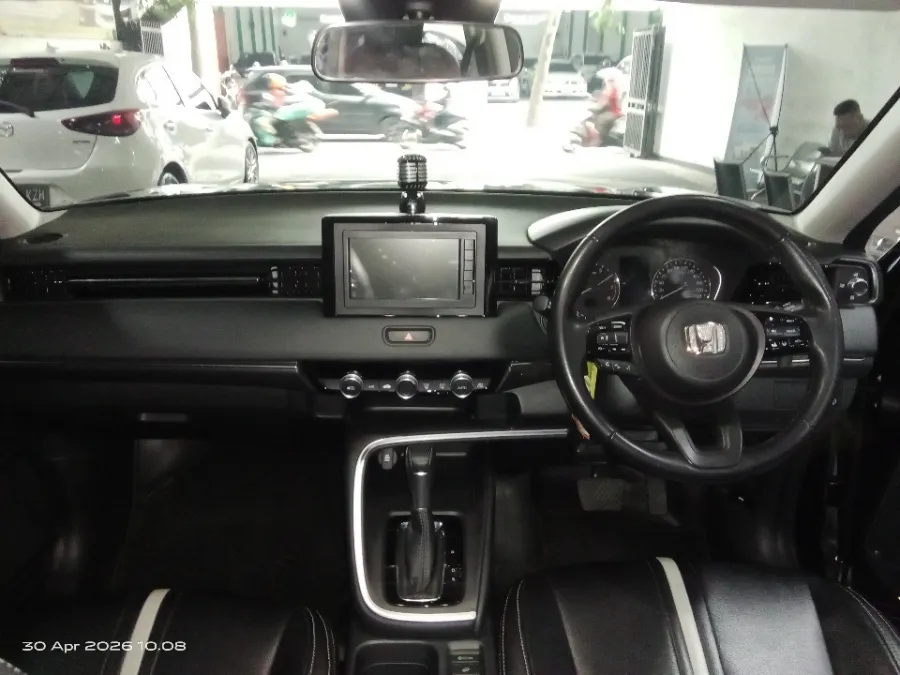 Foto Mobil Bekas Dashboard Honda HR-V 1.5 E tahun 2023