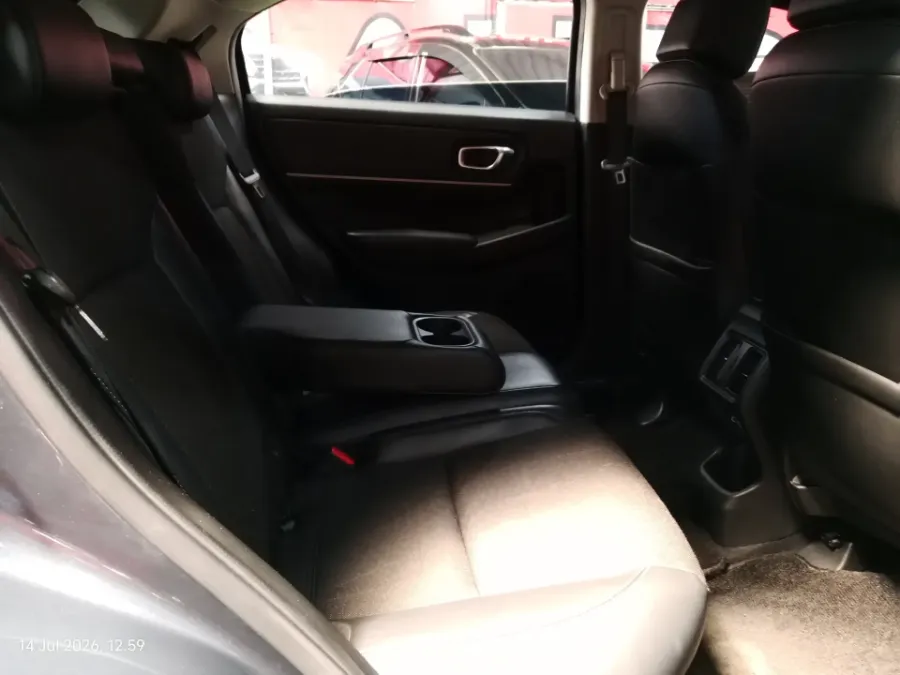 Foto Mobil Bekas Kabin Belakang Honda HR-V 1.5 E tahun 2023