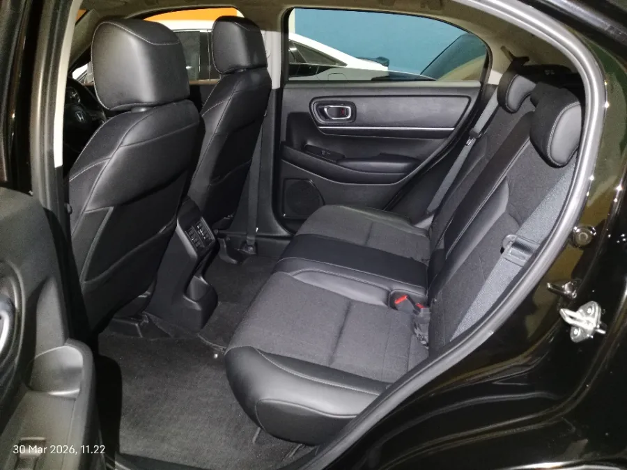 Foto Mobil Bekas Kabin Belakang Honda HR-V 1.5 E tahun 2023