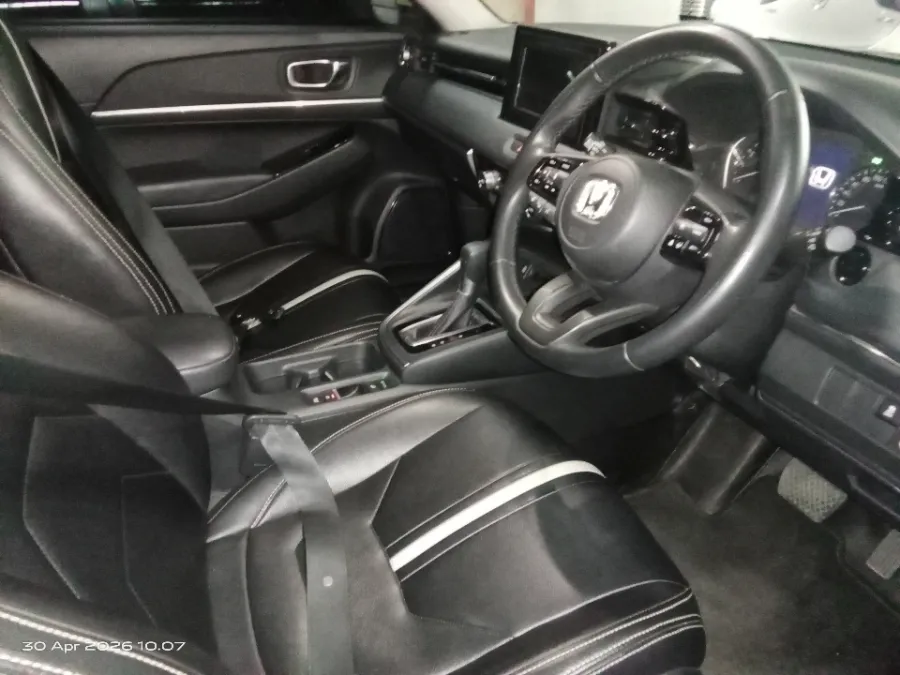 Foto Mobil Bekas Kabin Depan Honda HR-V 1.5 E tahun 2023