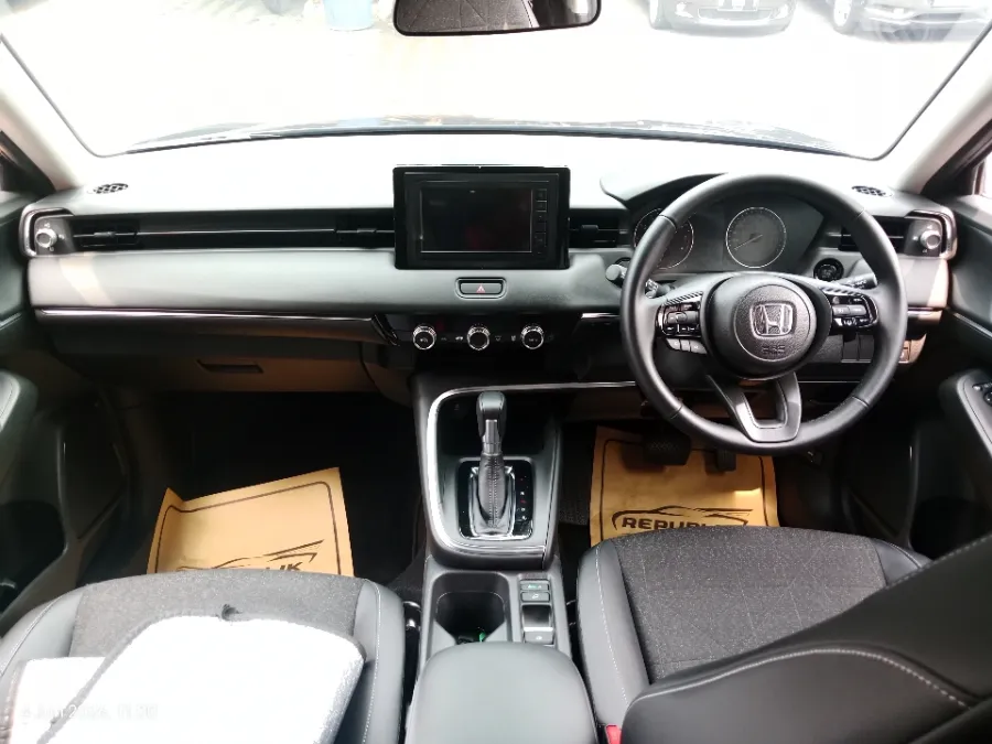 Foto Mobil Bekas Dashboard Honda HR-V 1.5 E tahun 2024