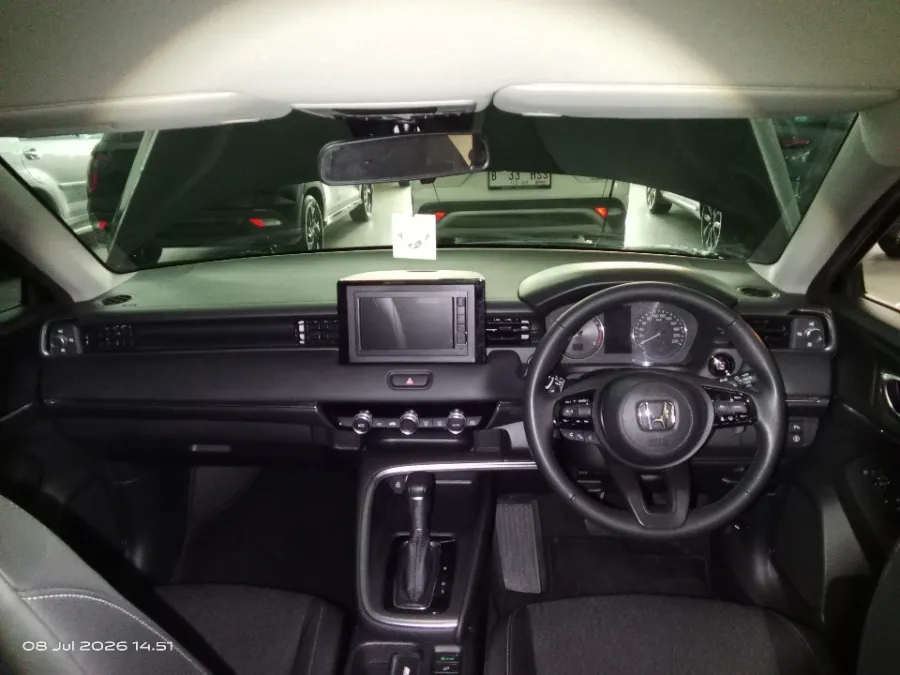 Foto Mobil Bekas Dashboard Honda HR-V 1.5 E tahun 2024
