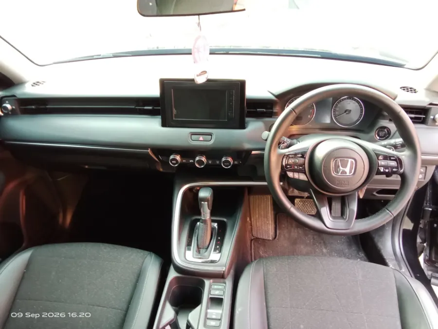 Foto Mobil Bekas Dashboard Honda HR-V 1.5 E tahun 2024