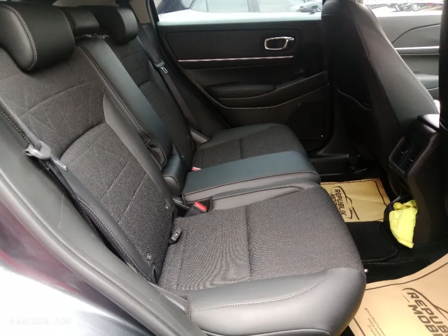 Foto Mobil Bekas Kabin Belakang Honda HR-V 1.5 E tahun 2024