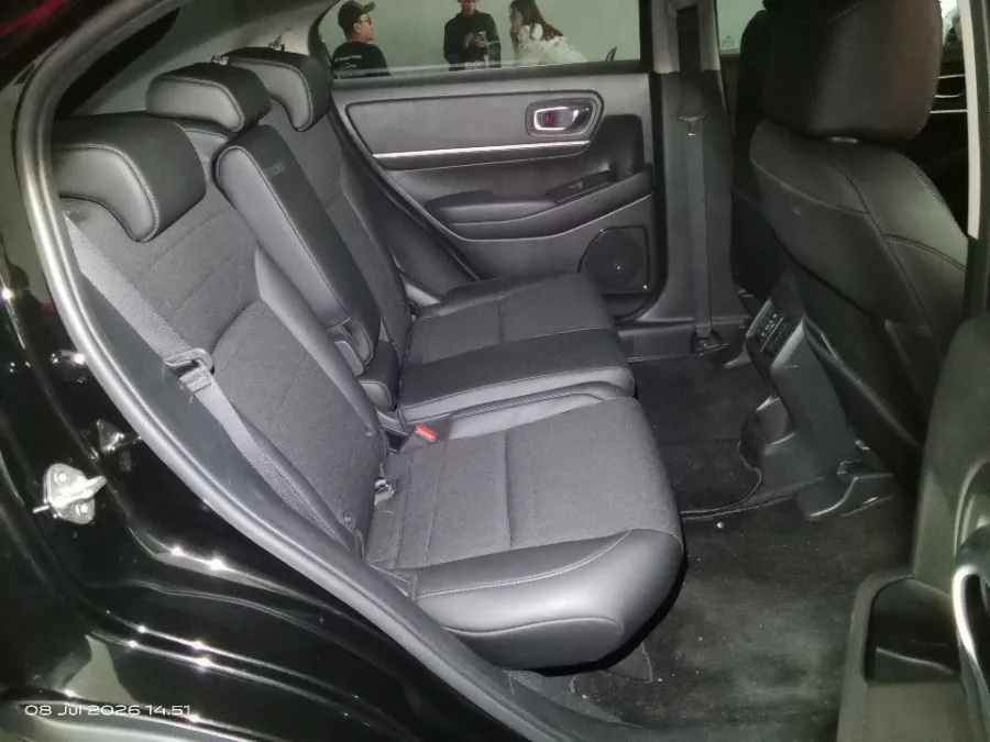 Foto Mobil Bekas Kabin Belakang Honda HR-V 1.5 E tahun 2024