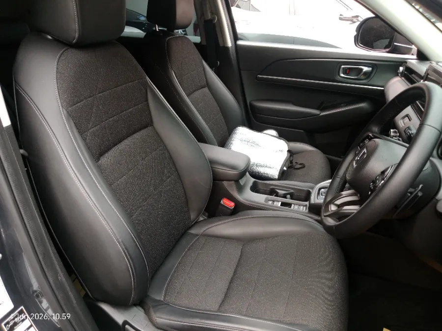 Foto Mobil Bekas Kabin Depan Honda HR-V 1.5 E tahun 2024