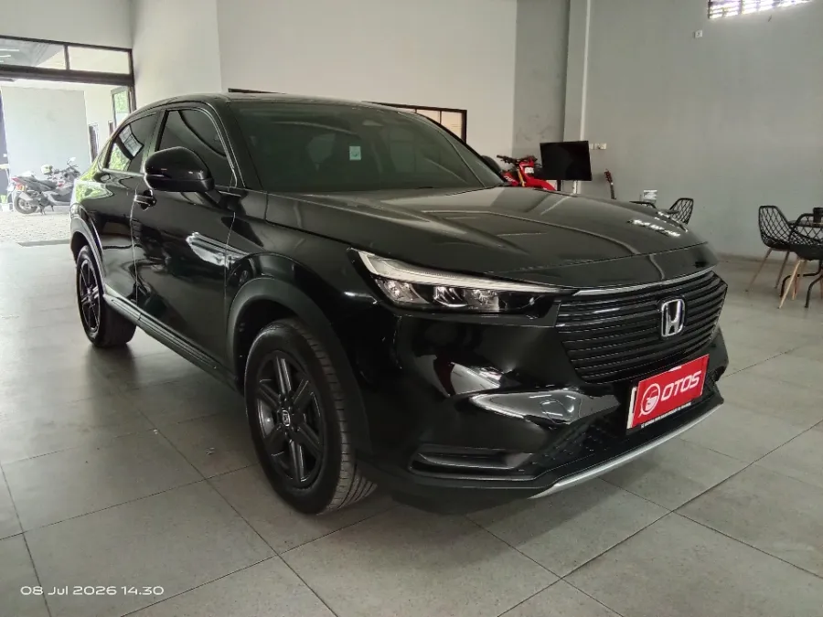 Foto Mobil Bekas Kanan Depan Honda HR-V 1.5 E tahun 2024