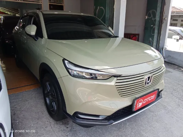 2025 Honda HR-V 1.5 E - Foto 1 dari 6