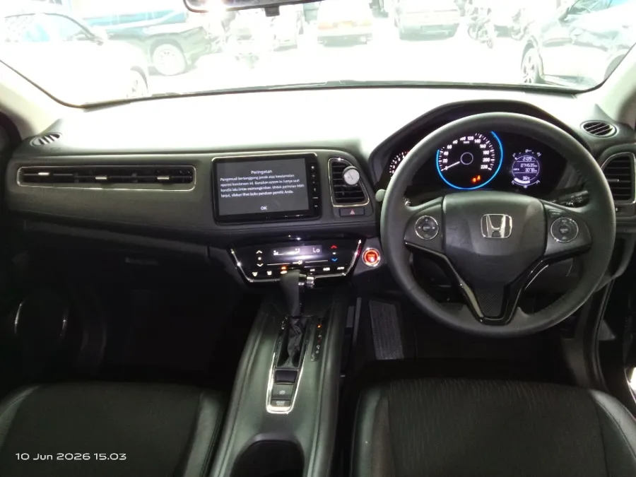 Foto Mobil Bekas Dashboard Honda HR-V 1.5 E Facelift tahun 2018