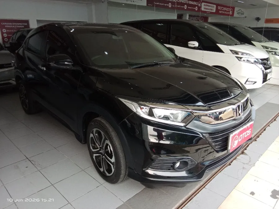 Foto Mobil Bekas Kanan Depan Honda HR-V 1.5 E Facelift tahun 2018