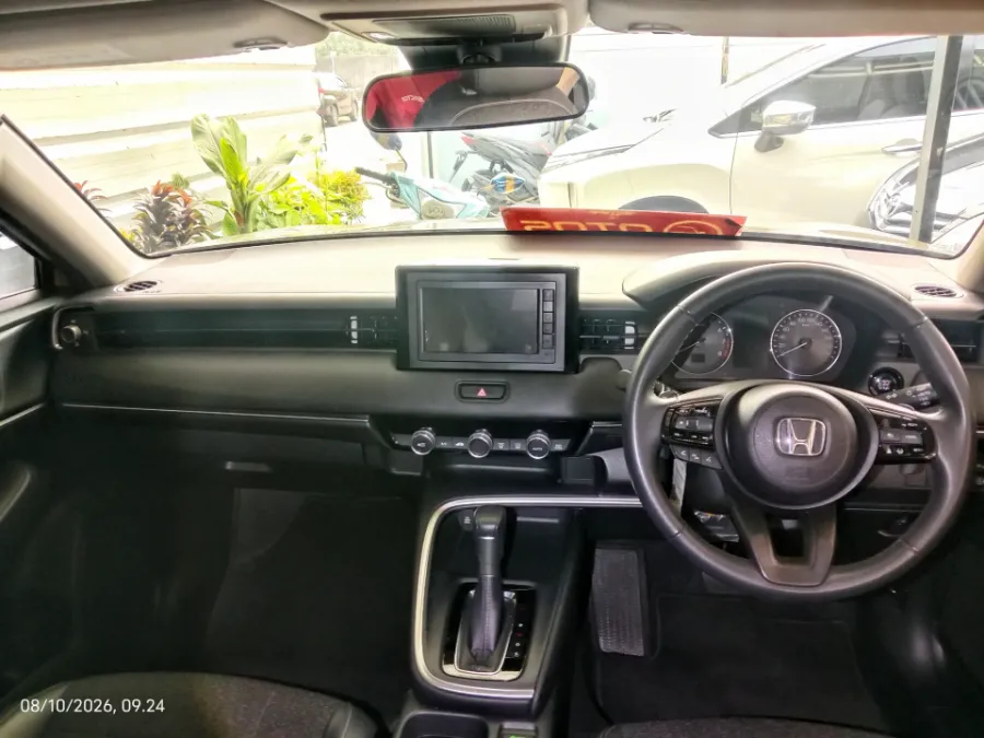 Foto Mobil Bekas Dashboard Honda HR-V 1.5 E Facelift tahun 2023