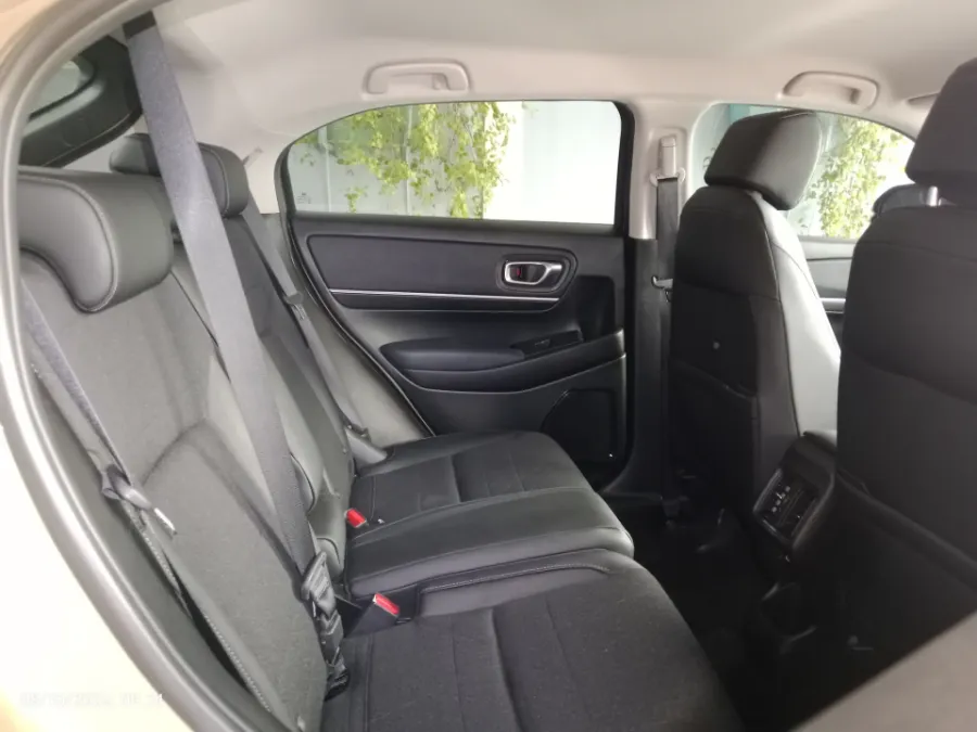 Foto Mobil Bekas Kabin Belakang Honda HR-V 1.5 E Facelift tahun 2023