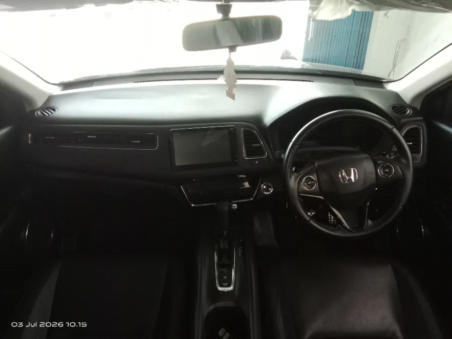 Foto Mobil Bekas Dashboard Honda HR-V 1.5 E Special Edition tahun 2018