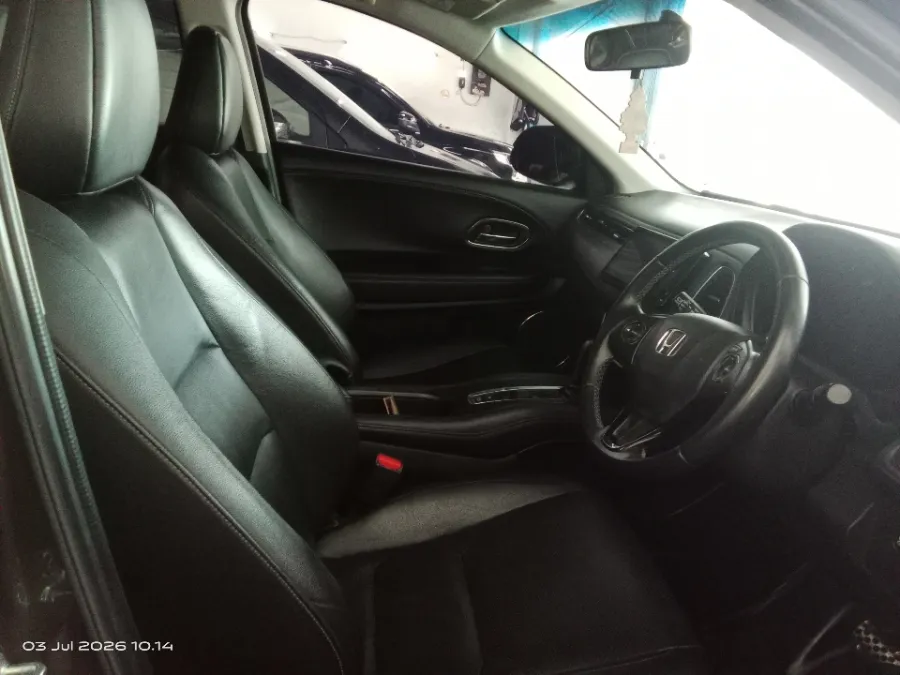 Foto Mobil Bekas Kabin Depan Honda HR-V 1.5 E Special Edition tahun 2018