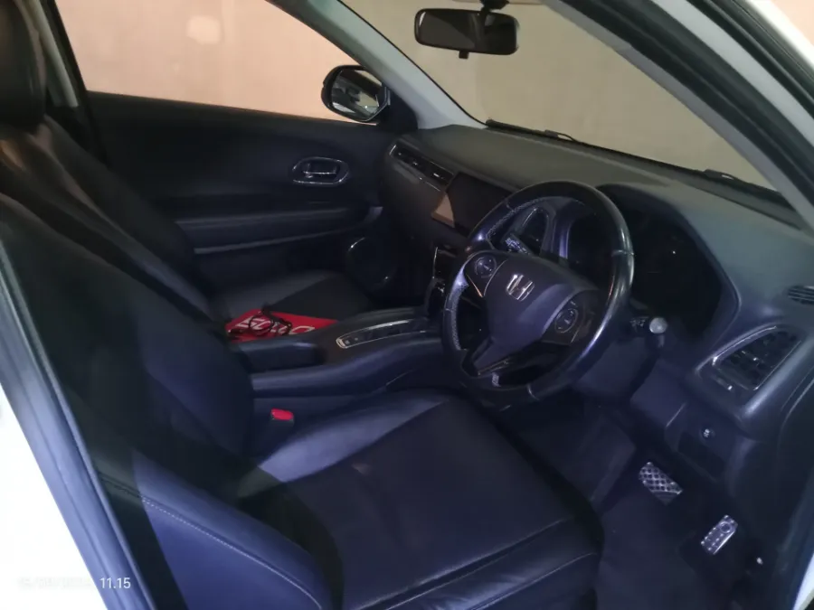 Foto Mobil Bekas Kabin Depan Honda HR-V 1.5 E Special Edition tahun 2020