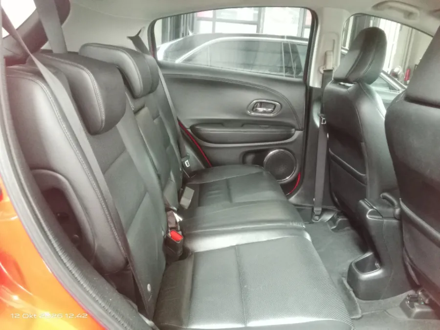 Foto Mobil Bekas Kabin Belakang Honda HR-V 1.5 E Special Edition tahun 2021