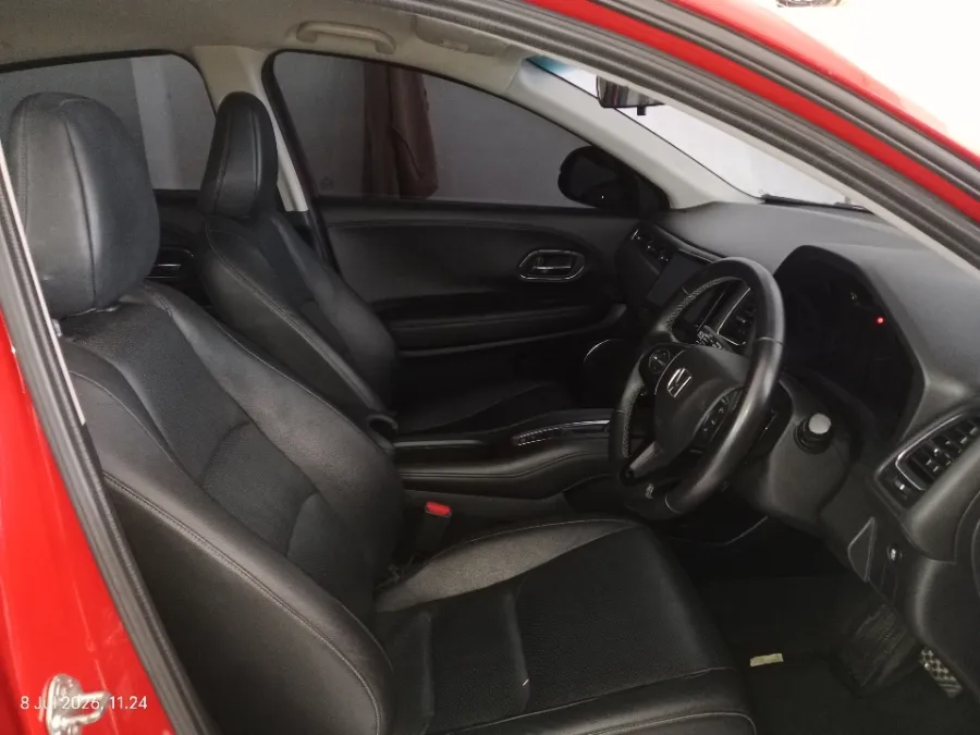 Foto Mobil Bekas Kabin Depan Honda HR-V 1.5 E Special Edition tahun 2021