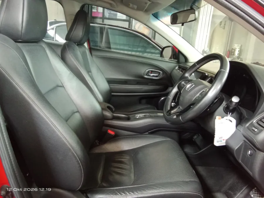 Foto Mobil Bekas Kabin Depan Honda HR-V 1.5 E Special Edition tahun 2021