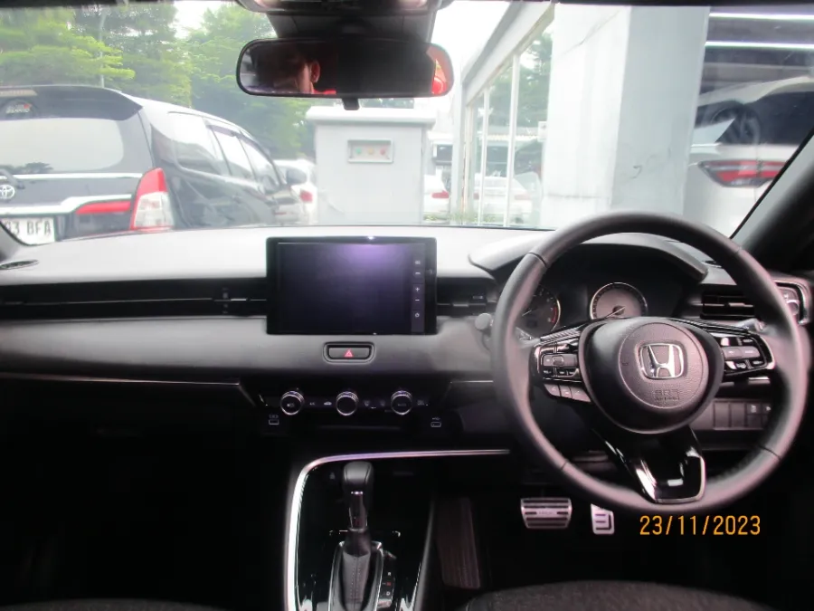 Foto Mobil Bekas Dashboard Honda HR-V 1.5 E Special Edition tahun 2022
