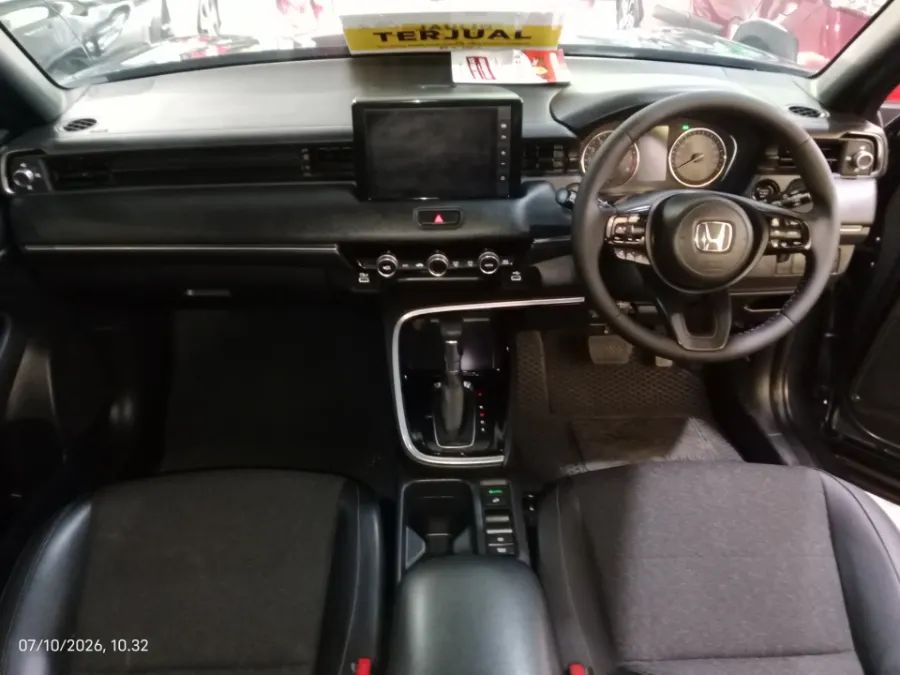 Foto Mobil Bekas Dashboard Honda HR-V 1.5 E Special Edition tahun 2022