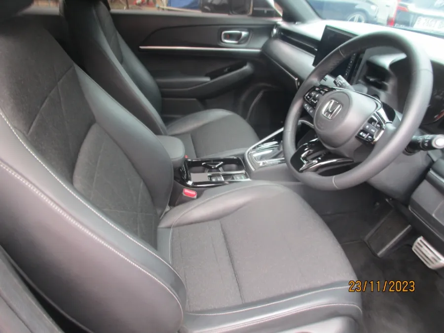 Foto Mobil Bekas Kabin Depan Honda HR-V 1.5 E Special Edition tahun 2022