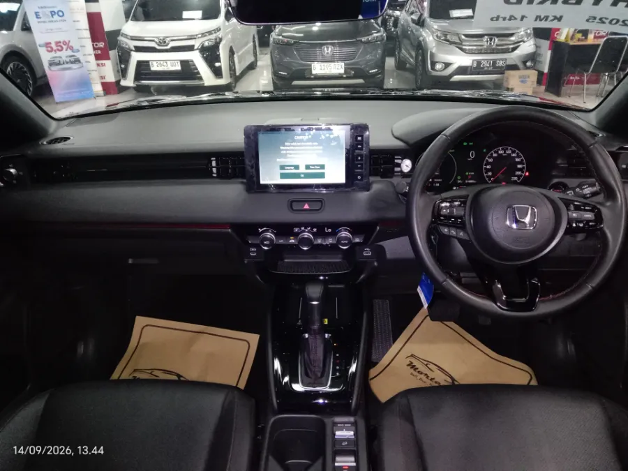 Foto Mobil Bekas Dashboard Honda HR-V 1.5 RS HEV tahun 2025