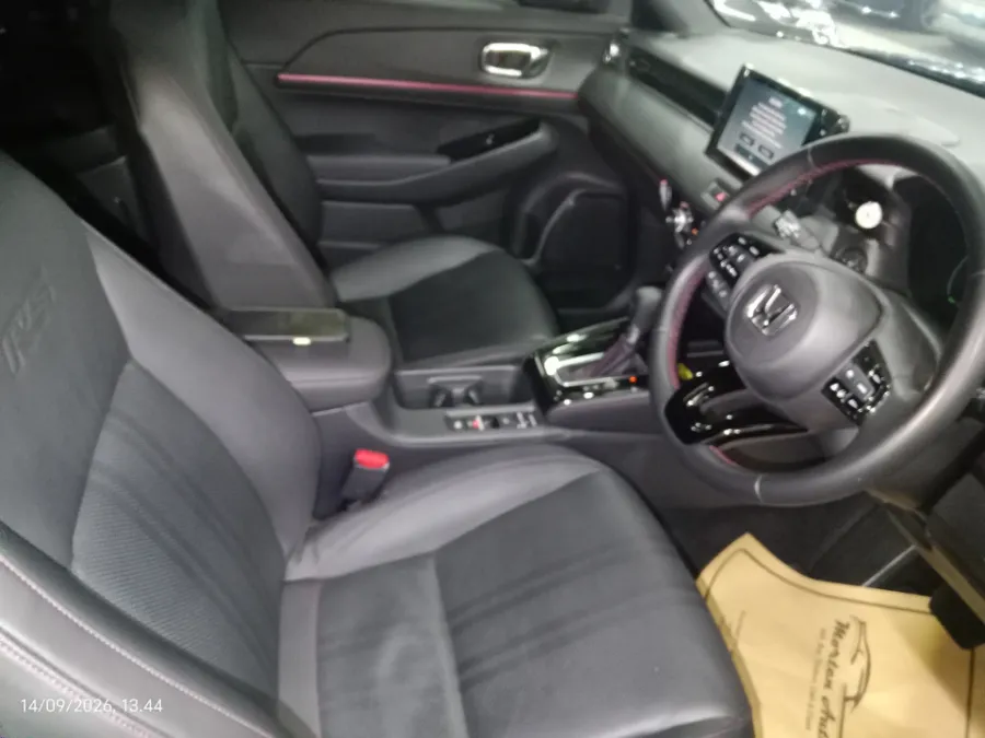 Foto Mobil Bekas Kabin Depan Honda HR-V 1.5 RS HEV tahun 2025