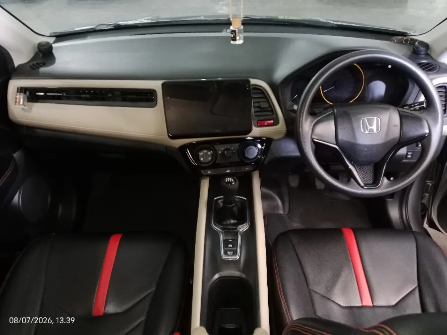 Foto Mobil Bekas Dashboard Honda HR-V 1.5 S tahun 2016