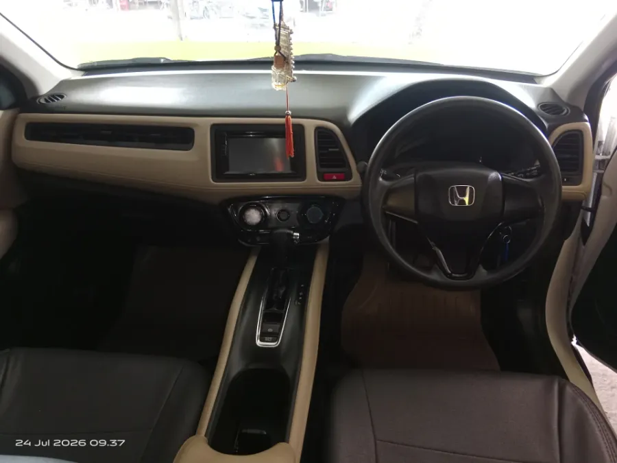 Foto Mobil Bekas Dashboard Honda HR-V 1.5 S tahun 2016