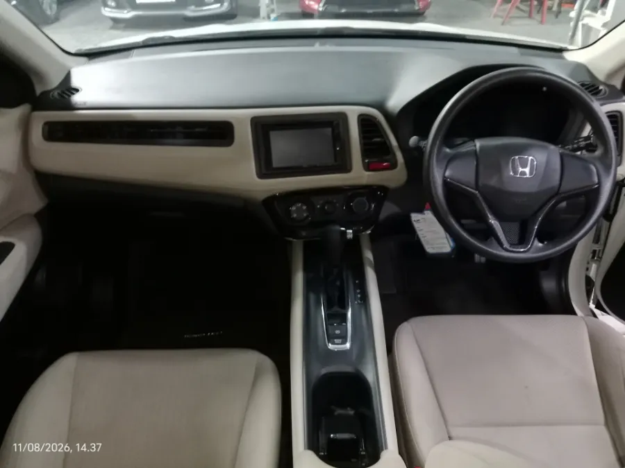Foto Mobil Bekas Dashboard Honda HR-V 1.5 S tahun 2016