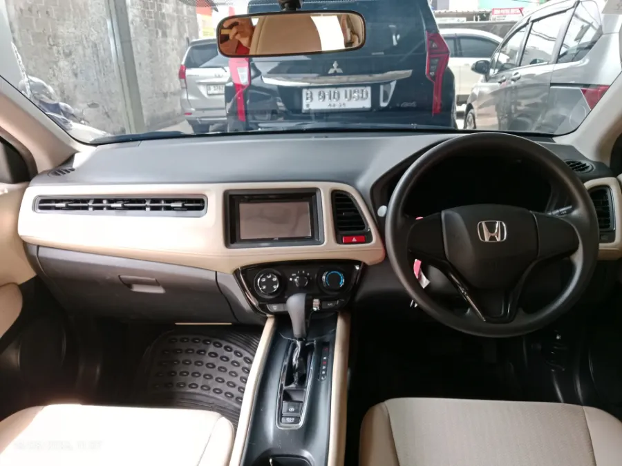 Foto Mobil Bekas Dashboard Honda HR-V 1.5 S tahun 2016