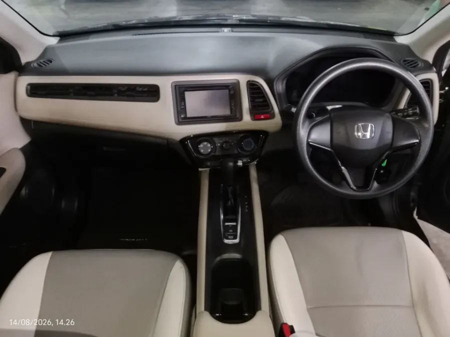 Foto Mobil Bekas Dashboard Honda HR-V 1.5 S tahun 2016